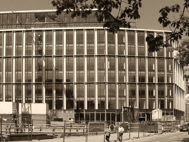 Zunchst als "FRESHFIELDS HAUS" konzipiert...